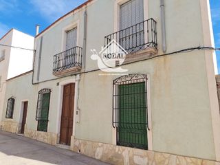 Haus in Ruiz muñoz 8. Chalet adosado en bentarique