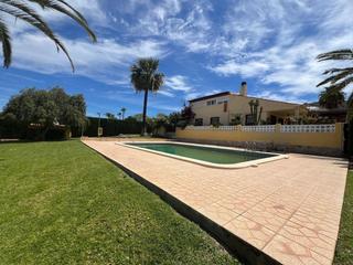 Casa adossada a Sierra Helada