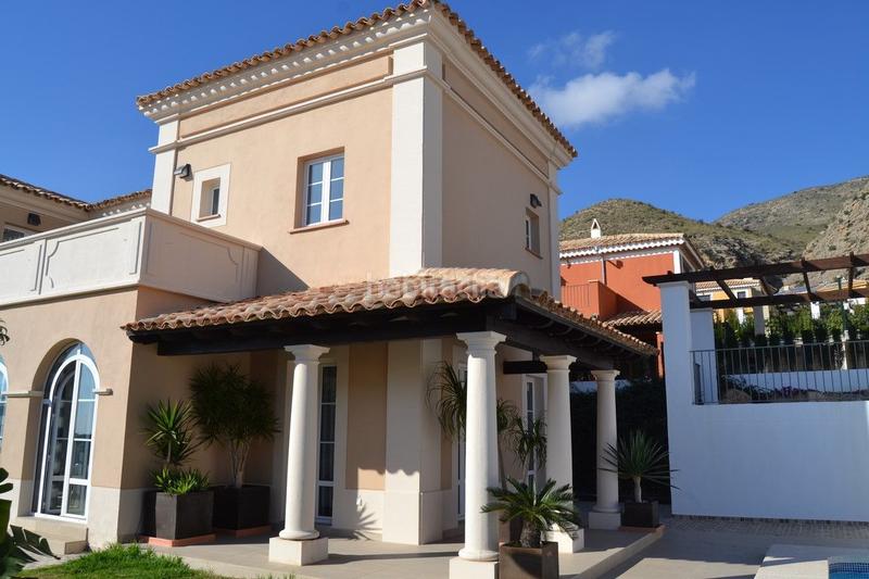 Foto fedbdfd8-ca6e-47ef-8758-7ed5b40ced6d. Maison avec piscine dans Golf Bahía Finestrat