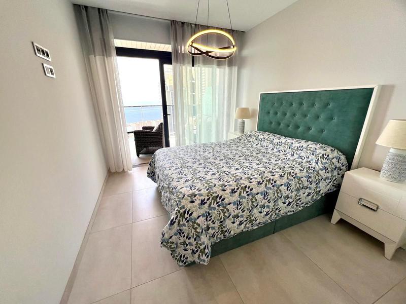 Foto fe48f979-15cb-43d2-85f9-1b21e041f115. Apartament amb piscina a Playa Poniente Benidorm