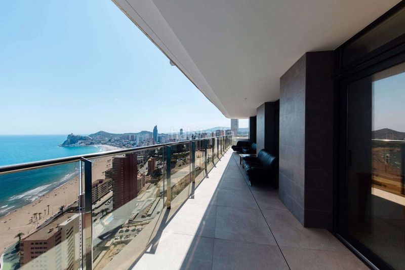 Foto d18e0696-4de9-4ad4-ab50-987227a2296e. Apartament amb piscina a Playa Poniente Benidorm