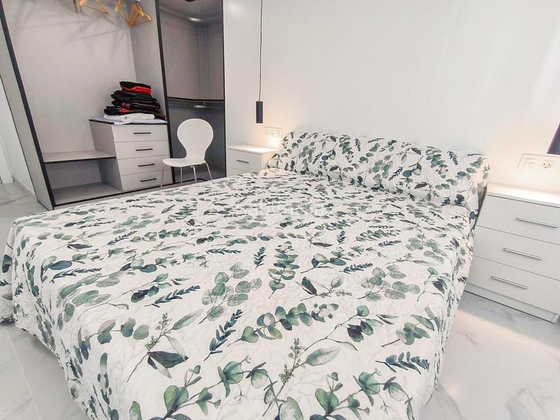 Foto 5f5b50f9-93d6-416e-ada3-571d06032603. Dúplex en Playa Poniente Benidorm