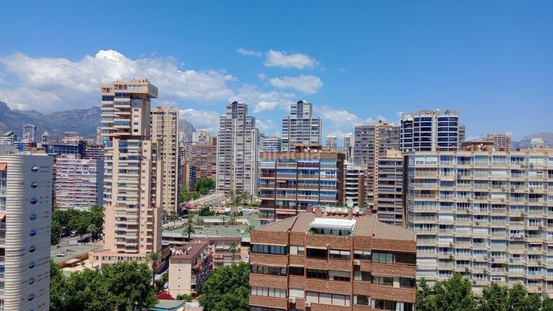 Foto ee00bc2c-d4d6-4f40-a72d-3c90dc563ba2. Apartament amb piscina a Playa Levante Benidorm