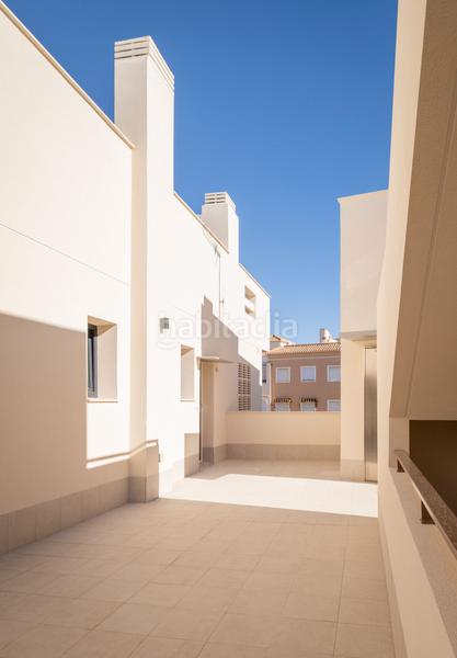 Foto 1658f004-2499-4d31-8309-e88320de0511. Casa adossada amb piscina a Playa de los Náufragos Torrevieja