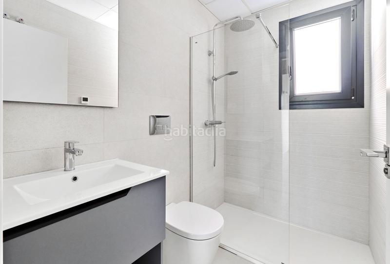 Foto be2bd1cb-9dc4-492c-98c8-965618b8e1b3. Casa adossada amb piscina a Playa de los Náufragos Torrevieja