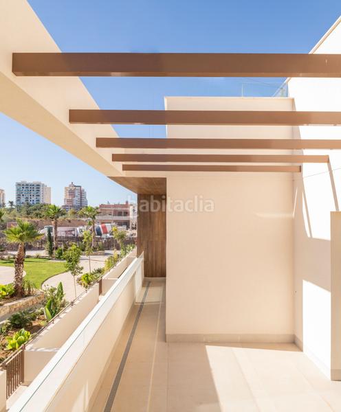 Foto f352b925-05bf-466b-ab7a-d61eba0600b1. Casa adossada amb piscina a Playa de los Náufragos Torrevieja