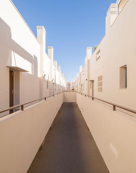 Foto 00e3bd60-2a9c-4954-b761-1c026e06173b. Reihenhaus mit pool in Playa de los Náufragos Torrevieja