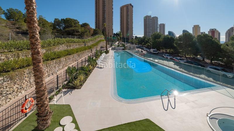 Foto a128b561-63da-4997-ad69-d3a0c153a2b9. Àtic amb piscina a Via Parque Benidorm