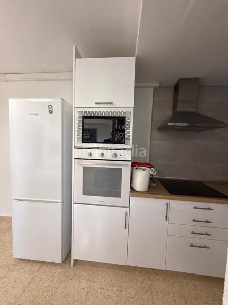 Foto f0dab4cf-8dec-4c39-85ad-348f2afa1d97. Apartament amb piscina a Playa Poniente Benidorm