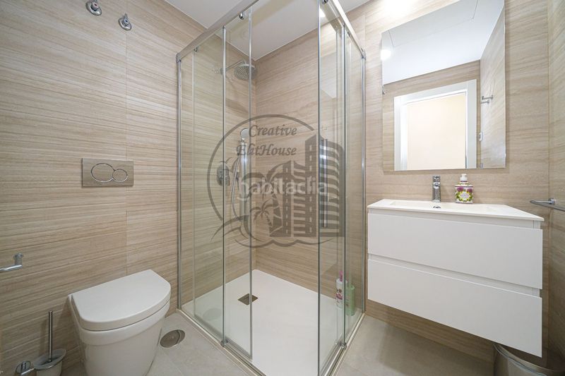 Foto 2860e959-2c42-4560-b683-b498aedd2a0d. Apartament amb piscina a Playa Poniente Benidorm