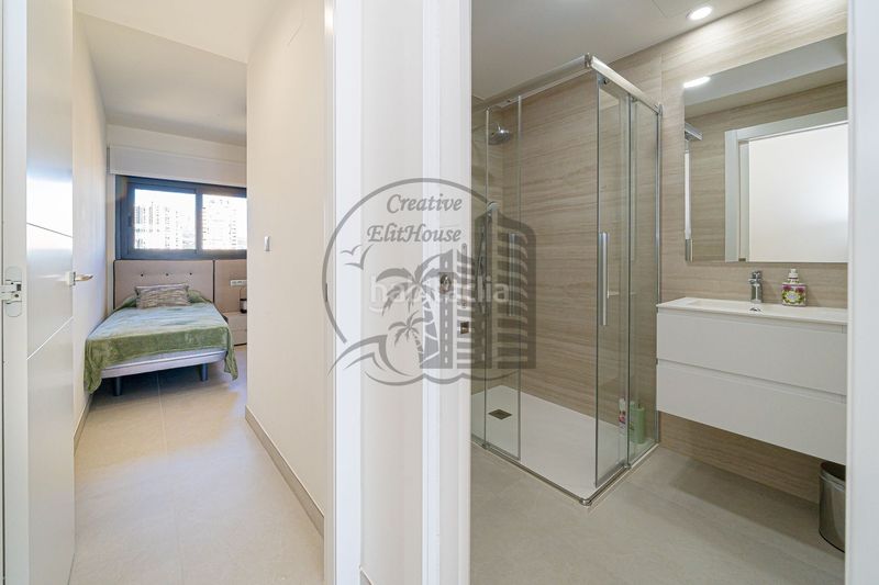 Foto 62dcf661-73c6-4b80-b05c-a32af2cab23e. Apartament amb piscina a Playa Poniente Benidorm