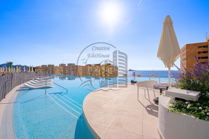Foto 7f18e663-ebdc-4eeb-966d-e1f4c8e98e33. Apartament amb piscina a Playa Poniente Benidorm