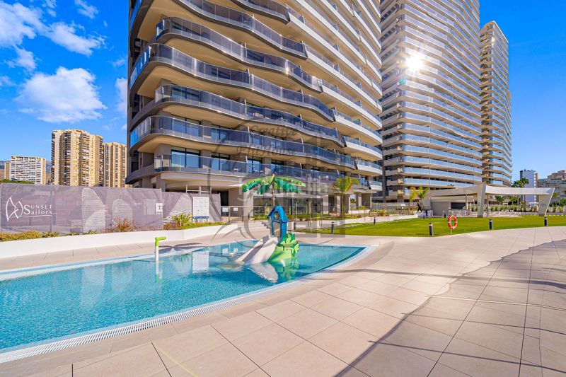 Foto cf186ef2-5af5-4d20-82a1-3b2614d8d85c. Apartament amb piscina a Playa Poniente Benidorm