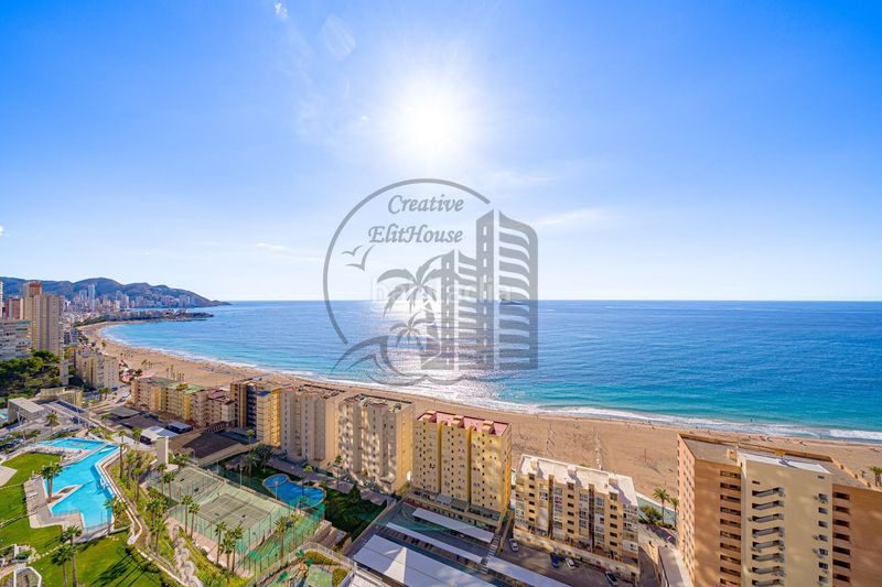 Foto f1a268af-8e24-4b97-8a4e-88cd4bf28a64. Apartament amb piscina a Playa Poniente Benidorm