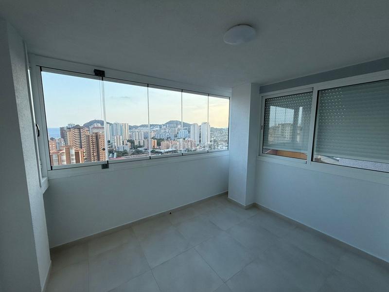 Foto 50cdc7b4-1313-4505-838c-7ed584bf0263. Appartement avec piscine dans Playa Poniente Benidorm