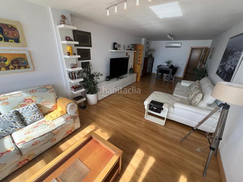 Foto fa9716e9-8e1d-4578-aca3-bac9d71cf5b7. Pis amb piscina a Playa Poniente Benidorm