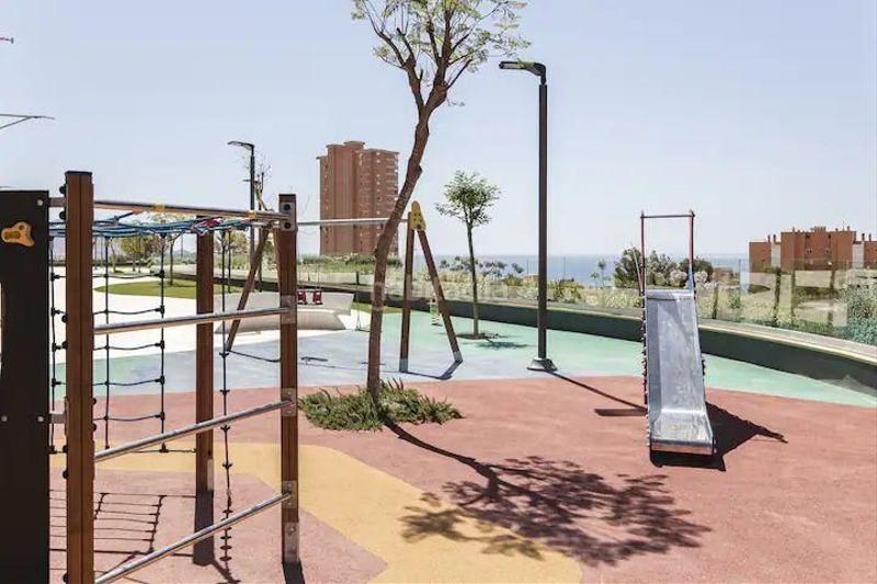 Foto a9815fa6-3c06-4a53-a4c2-a7e78ee44f13. Pis amb piscina a Playa Poniente Benidorm