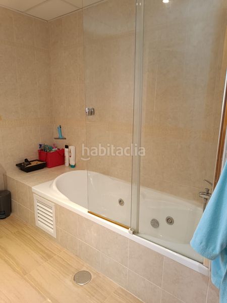 Foto 1a9b5fc9-a6f7-45d1-89d1-b8d19a711cd2. Àtic amb piscina a Playa Poniente Benidorm