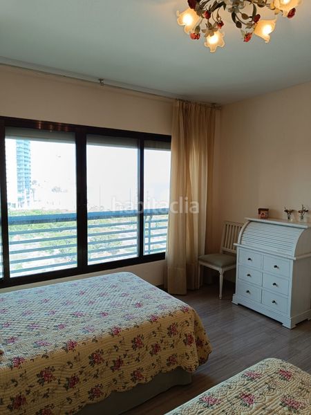 Foto a22dbad9-6f3b-464a-ae58-74ffd6715a79. Àtic amb piscina a Playa Poniente Benidorm