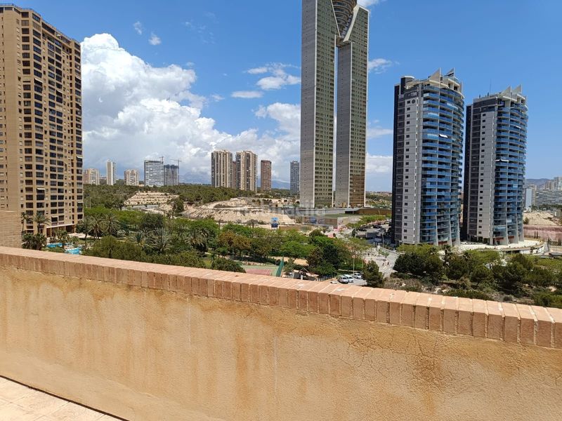 Foto d3e94af1-b00f-43ec-8c34-9ee2b138ad4a. Penthouse with pool in Playa Poniente Benidorm