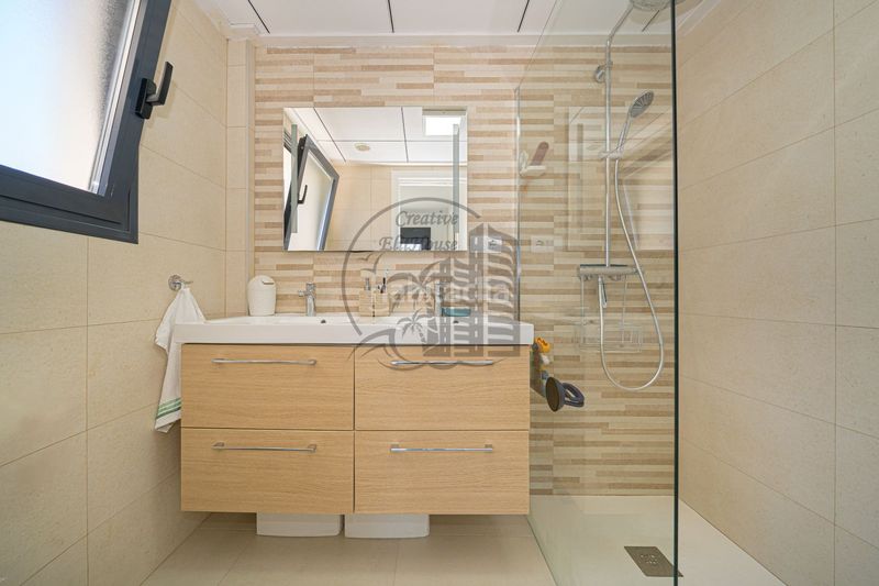 Foto 673a3aa1-6b2e-433a-8e8d-48bbb0896133. Casa amb piscina a Montebello - Nou Espai Nucia (la)