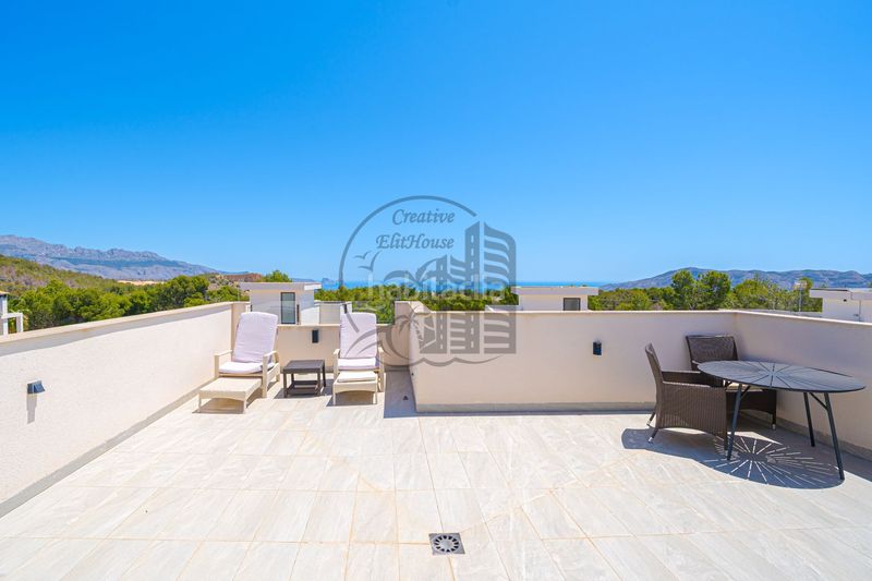 Foto 8a6b8835-97ac-4fb9-8f8e-63bdf211421b. Casa amb piscina a Montebello - Nou Espai Nucia (la)