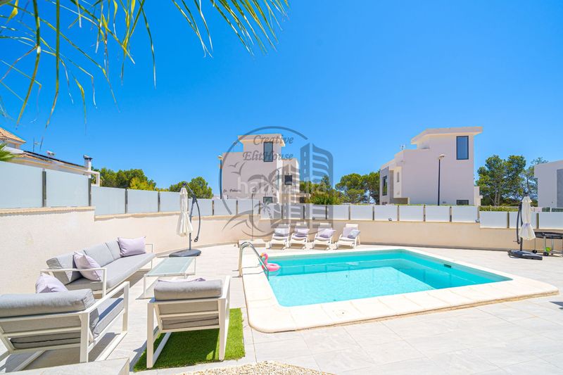 Foto 9f6f65ab-c267-4feb-b453-53ab357d73b9. Casa amb piscina a Montebello - Nou Espai Nucia (la)