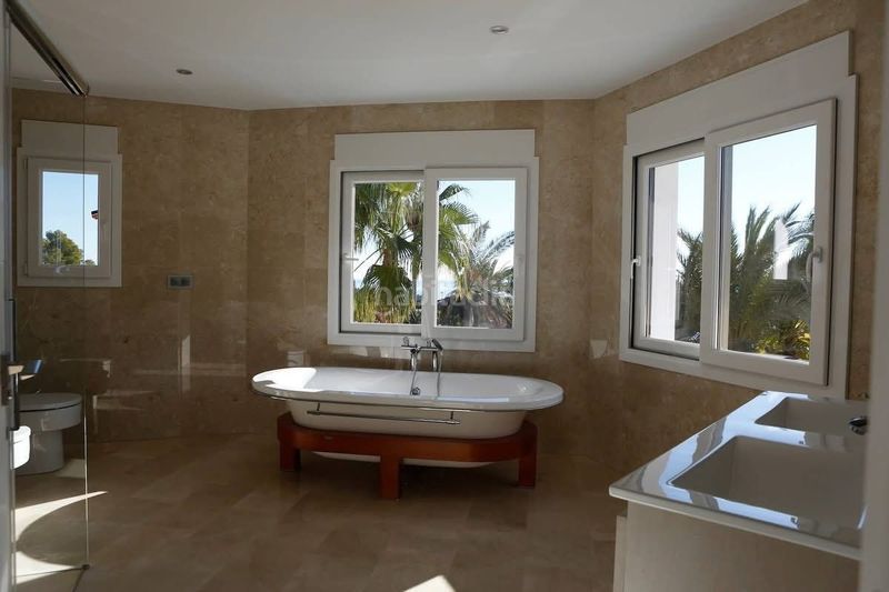 Foto 32b18084-3313-4829-a183-f7d7ff35cd0c. Casa amb piscina a Cala Advocat-Baladrar Benissa
