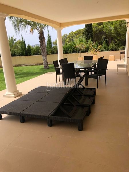 Foto c051a54d-4aba-4384-8c68-e5d256ba3d4e. Casa amb piscina a Cala Advocat-Baladrar Benissa