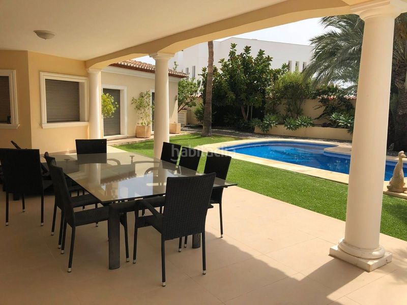 Foto ea8706ab-1637-4f3d-9e76-279754a6d3a7. Casa amb piscina a Cala Advocat-Baladrar Benissa