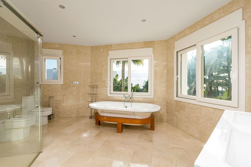 Foto f3c12bb5-03eb-4662-884e-685e0bec3b2e. Casa amb piscina a Cala Advocat-Baladrar Benissa