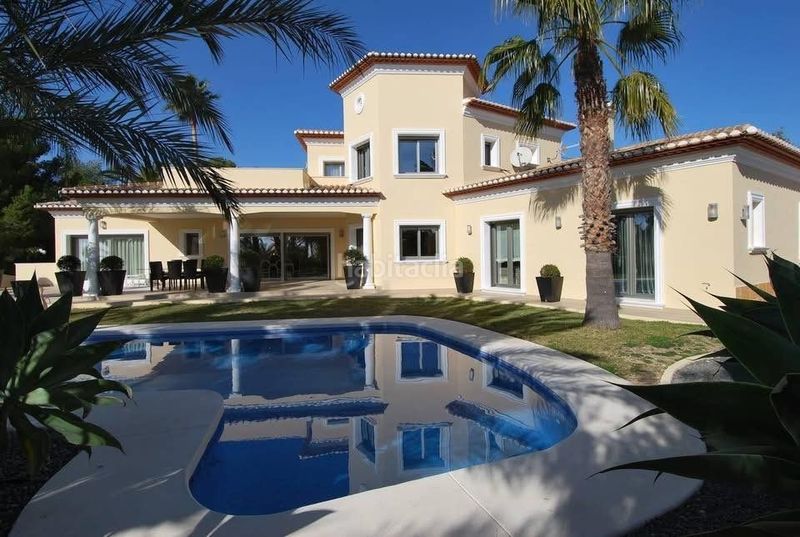 Foto faa6930a-9bd3-4115-9380-02738be39dee. Casa amb piscina a Cala Advocat-Baladrar Benissa
