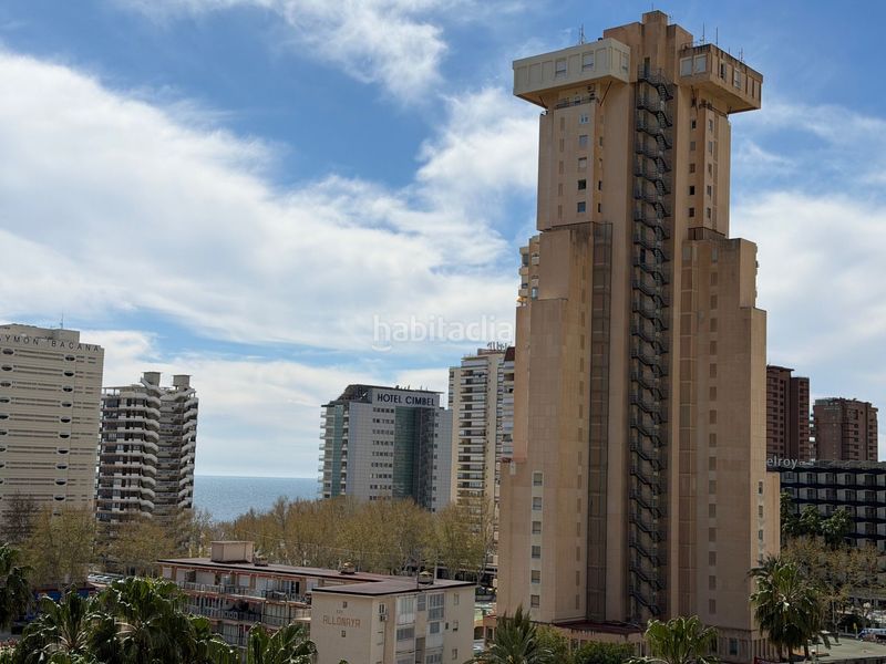 Foto b67b8bfb-0d81-41b9-9572-c195ba46de2e. Pis amb piscina a Playa Levante Benidorm