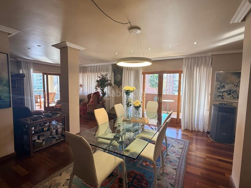 Foto 098aa55e-c949-47a5-8edb-0c1e228cfbe4. Pis amb piscina a Playa Levante Benidorm