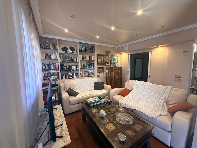 Foto 850ab8e9-fef1-44d1-8ac7-c9235fd9fcc9. Pis amb piscina a Playa Levante Benidorm