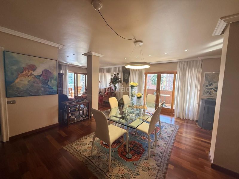 Foto b4257e7c-e9d5-4ffa-812d-8b167ab18c2b. Pis amb piscina a Playa Levante Benidorm