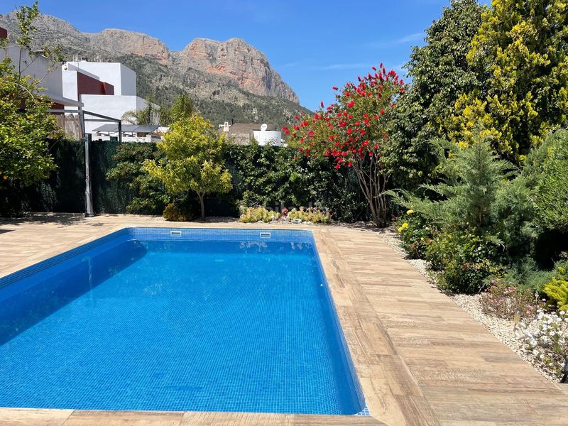 Foto b6c7af6e-3cb3-4a73-9664-e44be3c2bec6. Casa amb piscina a La Alberca Polop