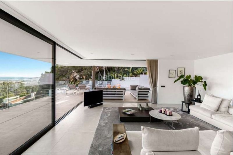 Foto 33470035-d5e5-4486-8832-b77bf8cca8e1. Casa amb piscina a Can Furnet Santa Eulària