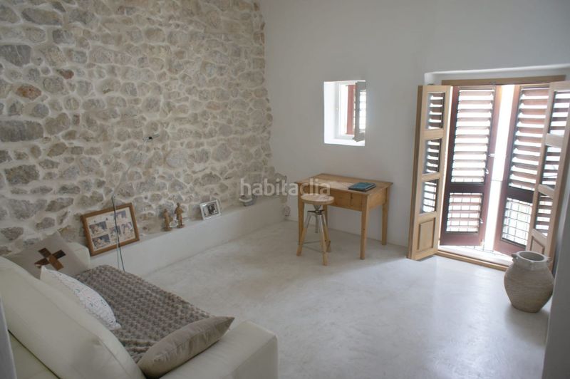 Foto 90c63ee7-e11e-4c2a-8d54-6d104853fb12. Tríplex a carrer de la mare de déu a Dalt Vila-La Marina Ibiza