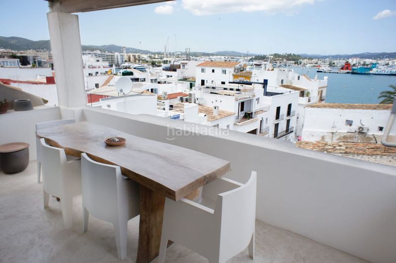 Foto b5ac5b7b-4875-4a40-8ce9-86f74d9f8b44. Tríplex a carrer de la mare de déu a Dalt Vila-La Marina Ibiza