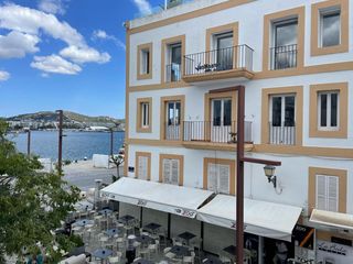 Pis a Avinguda andanes. En la privilegiada primera línea del puerto deportivo de ibiza,