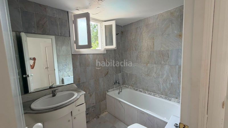 Foto e4dfec7e-1899-43af-a618-ddf9bb442a40. Pis a avenida 8 d'agost 9 a Marina Botafoc-Talamanca Ibiza