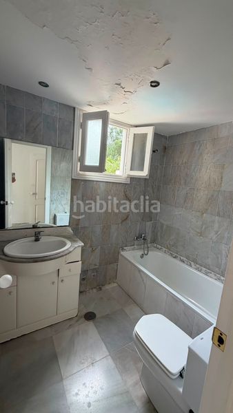Foto f9ad5393-d9e4-47c2-b8d9-b19d9171a530. Pis a avenida 8 d'agost 9 a Marina Botafoc-Talamanca Ibiza