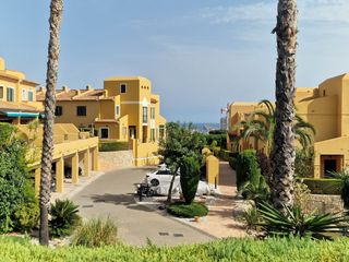 Casa adossada a C berlin. Casa adosada de dos viviendas en venta en el prestigioso complej