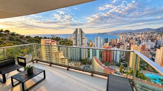 Pis a Calle viena 8. Oportunidad única piso en torre emblemática de benidorm con vist