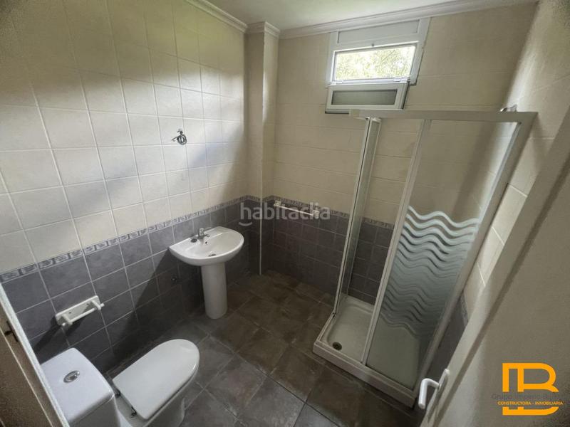 Foto 5d907784-f89f-4eaa-bac3-002ae3d7e71f. Location local commercial dans Voto