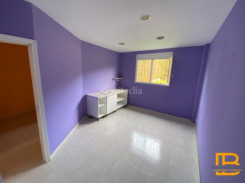 Foto 6524af3e-0cfa-4e94-85dd-e38905a09fb5. Location local commercial dans Voto