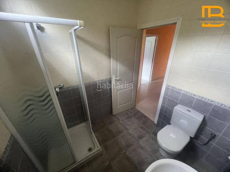 Foto 95cd5584-b623-482b-aedc-b56df6a3da35. Location local commercial dans Voto