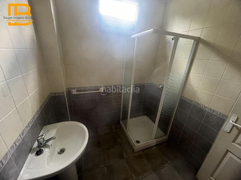 Foto a0d79fca-39b3-4b46-b7dd-1d525e3bd443. Location local commercial dans Voto