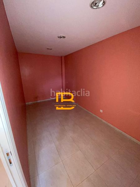 Foto e50eb89c-575a-46e0-94b7-211b1a13cf35. Location local commercial dans Voto